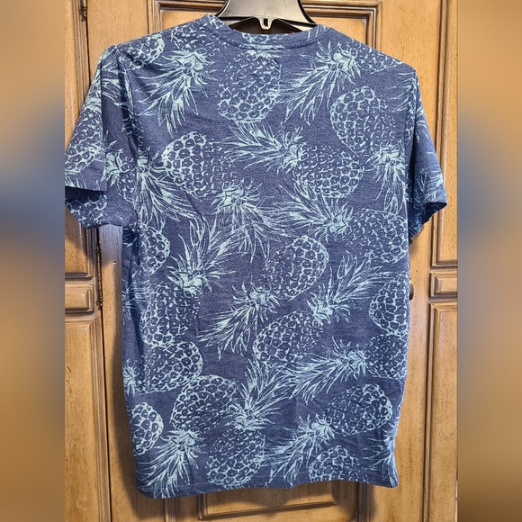 Old Navy Men Pineapple print T-Shirt Sz Small - Picture 2 of 3